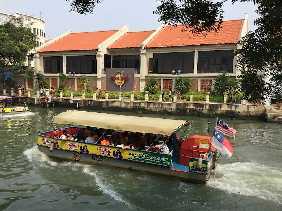 The Shore Walking To Jonker Streets 5 Malacca Malaisie